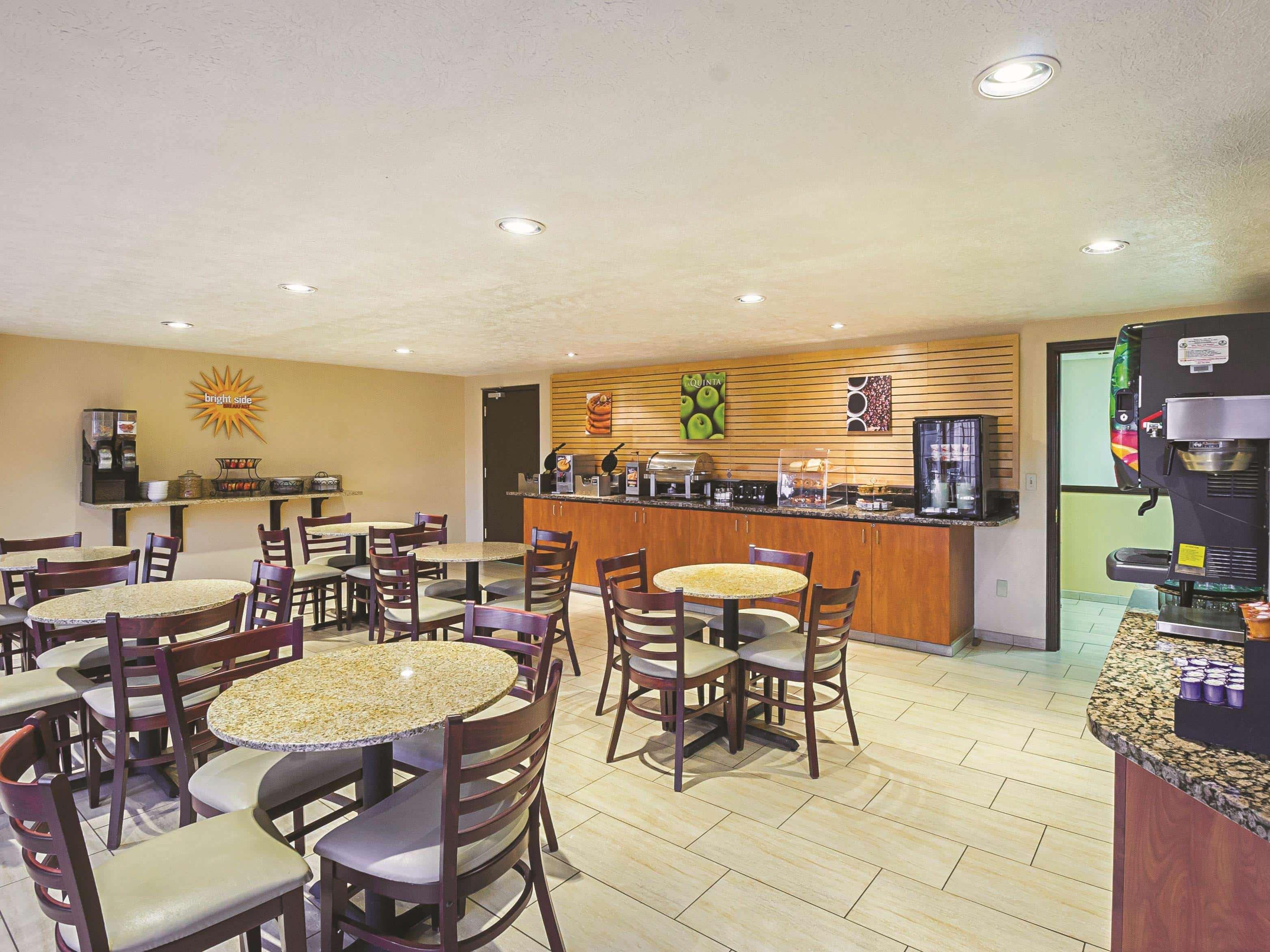 La Quinta By Wyndham Woodburn Hotel Exterior foto