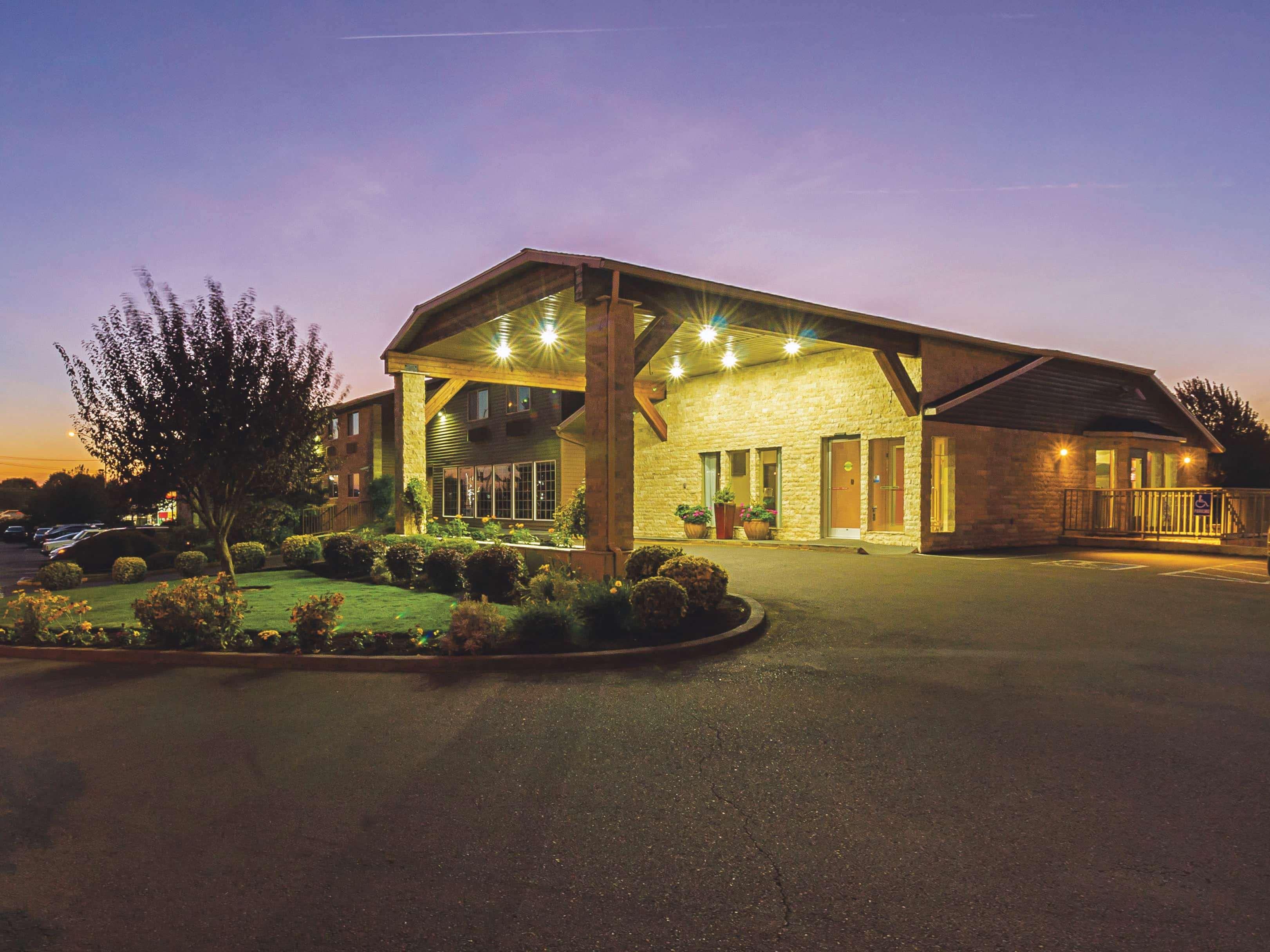 La Quinta By Wyndham Woodburn Hotel Exterior foto