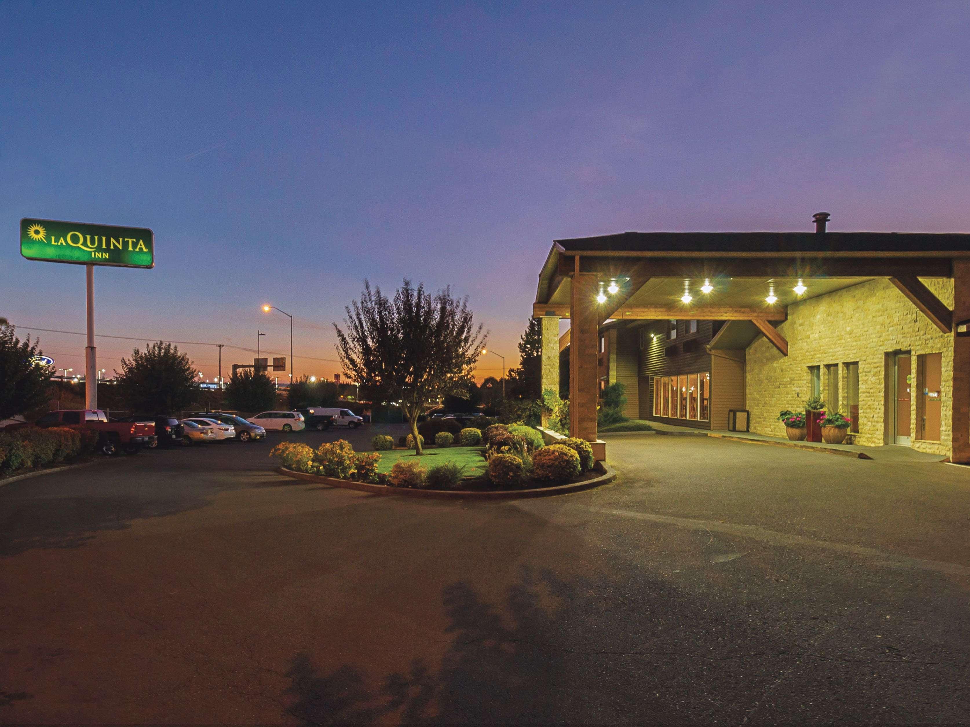 La Quinta By Wyndham Woodburn Hotel Exterior foto