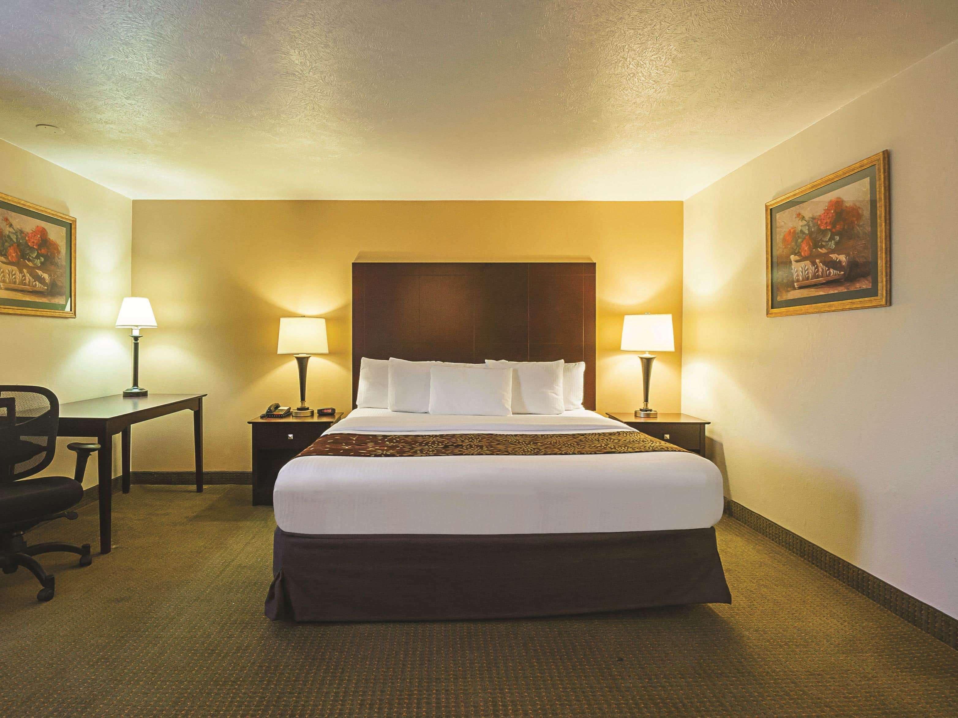 La Quinta By Wyndham Woodburn Hotel Exterior foto